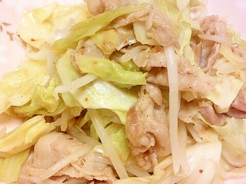 キャベツと豚肉たっぷり野菜炒め